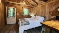 Cozy cabin close to Summersville Lake and the New River Gorge National Park!