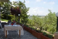 Villa surrounded by the green hills of the Marche just 10 minutes from the sea Hotel a Acquaviva Picena