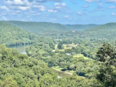 The Stone Cottage! Private with incredible views of the River and Mountains. 哈里斯酒店