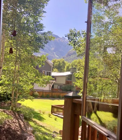 Romantic Downtown Telluride Studio Loft, Mountain Rustic Decor