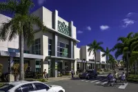 SEA LA VIE BEACH HOME ON 500 BLOCK-1/2 A MILE FROM OCEAN,SLEEPS 6, Fenced yard