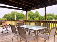 Peacefield: Farmhouse in the Shenandoah Valley