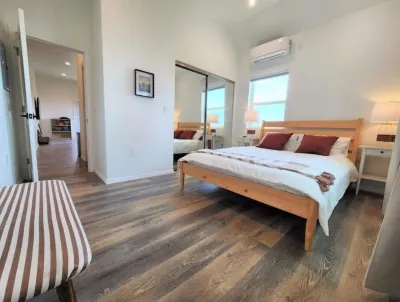 Modern 1-bed guesthome close to DTLA with views Hotels near AB Cake Decorating & Supplies