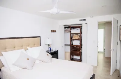 5 star Beachside Home Next to Everything! Patio/Wifi/TVs Hotels near Lauderdale-by-the-Sea Beach