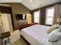 West End Townhouse steps from Main St & Falls Park, Shopping, Dining, Stadium
