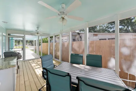 Welcome to the Sands and Slots Retreat. Walk to the beach and Casinos!