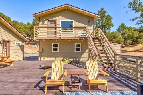 🛶 Cozy Creek Cabin near Yosemite & Bass Lake
