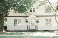 Superb 5-bedroom farmhouse in Goshen with WiFi, AC