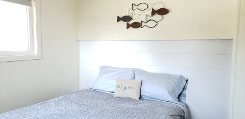 2bed 1bath LAKE MI Fishing Cabin WiFi AC Deck Firepit Kayak Paddle Boat Dock #9 Hotels in Brampton Township