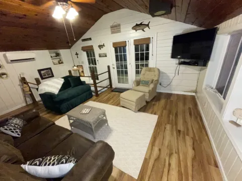 Beautiful Cottage -Water Front+dock+Big Bear Bay