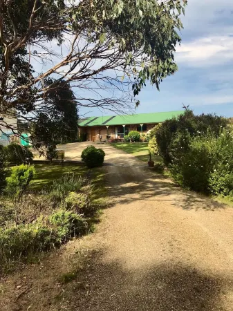 On The Dunes White Beach (Beach Front House) Отели в г. Порт-Артур