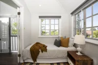 Bay Breeze Manor: Grand 5BR Queenslander Haven