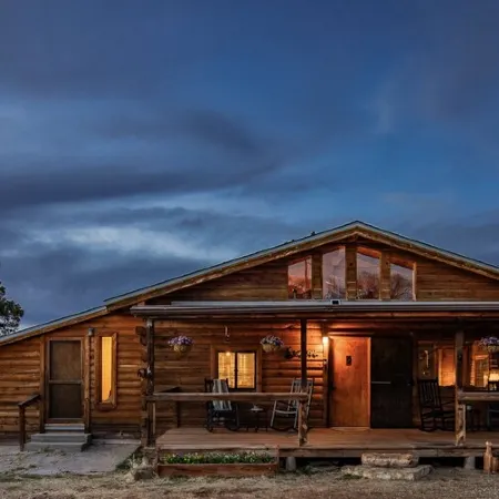 The Four Seasons  - A Getaway to White Sands NP and Cloudcroft, NM w/ Hot Tub!