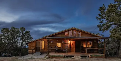 The Four Seasons  - A Getaway to White Sands NP and Cloudcroft, NM w/ Hot Tub! Hotels near Aquatic Dwellings Waterfall