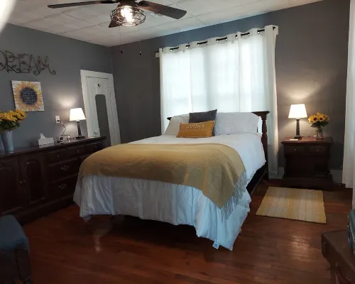 Renovated Bungalow with Cozy Gas Fireplace Hotels in Iola