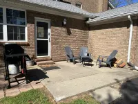 Spacious and private home. Located 2 miles from the Creation Museum. Sleeps 14.