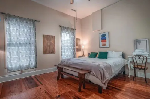 Pet-Friendly Historic Downtown 2BR Loft 1 block from riverwalk, walk everywhere