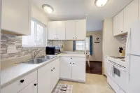 Cozy 3 bed 1 bath entire house- up to 6 people Hotels in Westland