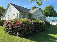 Walk to Allstar Village! Fully Renovated Gem 2 BR/2 BTH w/AC Slp 6