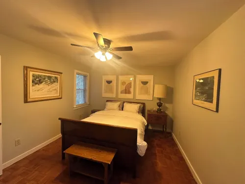 Private Home ~ All Yours ~ In town ~ fenced in yard ~ Hot Tub ~ Pets welcome!