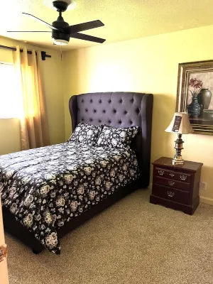 Beautifully remodeled 2bdrm and 1ba duplex in a family oriented neighborhood. Hotel dekat Sky Zone Trampoline Park Stockton