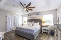 Serenity Waterfront 4Br w/ Private Dock, Heated Pool & Relaxing Hot Tub