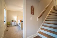 Stay 3 nights, Get 4th night FREE thru end of Oct 2024 فنادق في هيلين