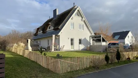 Mien Huus 1 Stylish thatched-roof vacation home in Ostseebad-Nienhagen
