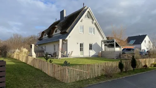 Mien Huus 1 Stylish thatched-roof vacation home in Ostseebad-Nienhagen Hotels in Nienhagen