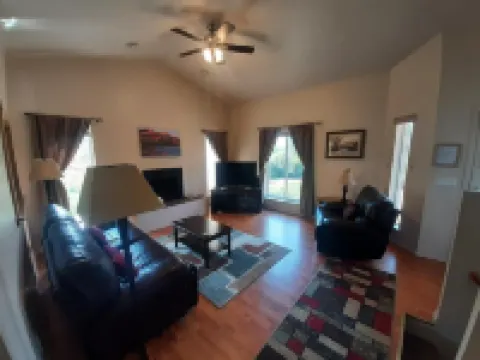 Polaris Paradise Maverick, Entire townhouse in scenic Polaris, MT