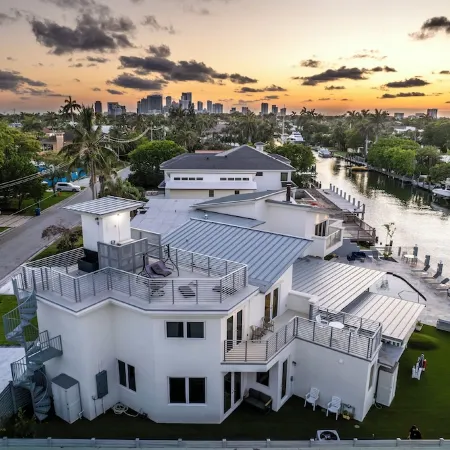 Amazing Waterfront Home with Generous Outdoor Space in Seven Isles/Las Olas