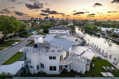 Amazing Waterfront home with spacious grounds in Seven Isles area of Las Olas