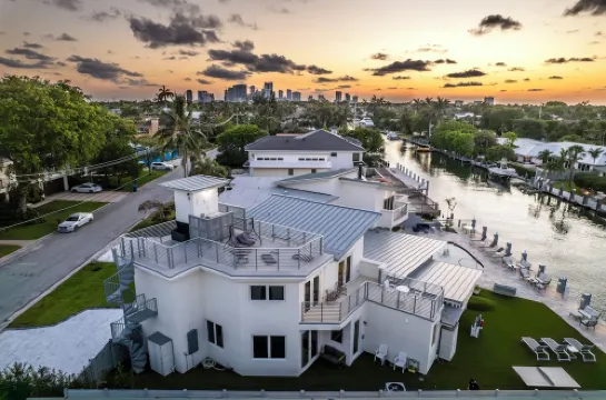 Amazing Waterfront Home with Generous Outdoor Space in Seven Isles/Las Olas