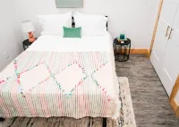 Cozy 1 BD rental home in Historic Tree Streets 그레이스 펠로프십 처치 존슨시티 주변 호텔