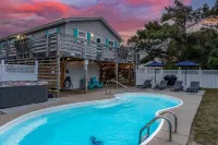 New Remodel! Walk to Beach. Private Heated Pool & Hot Tub. Fenced Yard. Dogs ok. - Pools