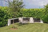 Papas Villa Duplex Centrally Located in Miami. Both units included.