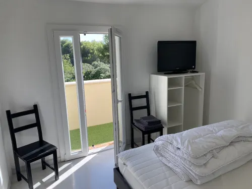 House with large wooded grounds Hotels in Mérindol