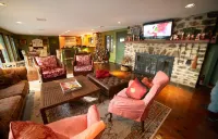 Mountain House -  A private rustic oasis with goats!