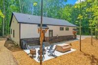Secluded Getaway,  Centrally Located Newly Built Barndo, AC & Wifi