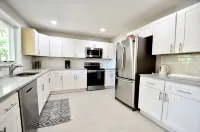 5-Bdrm-Remodeled-Modern-New-Appliances-Furniture