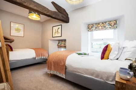 Luxury Boutique Cottage Отели рядом с достопримечательностью «Farfield Mill»