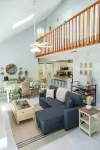PET-FRIENDLY BEACH HOUSE WITH HOT TUB JUST FIVE MIN WALK FROM BEACH ACCESS !