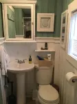 3-bedroom cottage just 10 minutes from Burlington - balcony