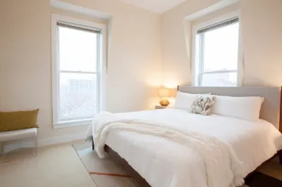 Garage Parking - A Cozy and Stylish Suite Xcape