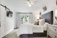 Luxury Round Top Farmhouse  / 6mil to The Square