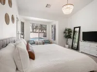 Resort Stlye Home with Heated Pool, Spa, and Putting Green Отели рядом с достопримечательностью «Ригс Маркетплас»