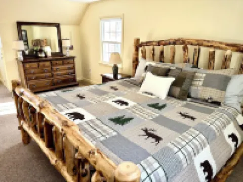 Pet-friendly Rustic Mtn Home+Apt