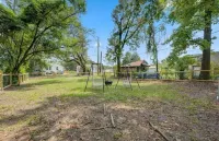 The Artist-cute 2/1 and only 8 minutes to downtown