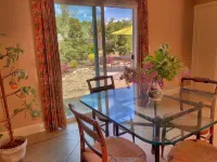 Shandon Oaks. Private 1-Bedroom Garden Cottage on Sonoma's East side.