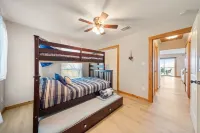 Lake Forest Escape: Secluded Retreat with Breathtaking Lake & Country Views